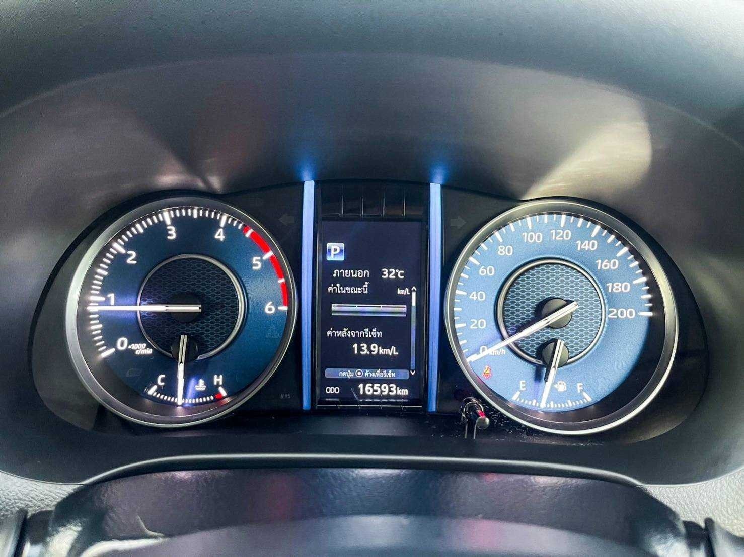 2021 TOYOTA FORTUNER 2.4 G Lesgender