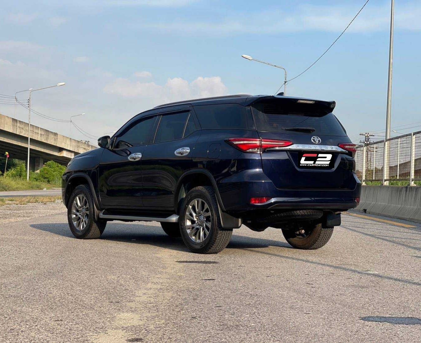 2021 TOYOTA FORTUNER 2.4 G Lesgender