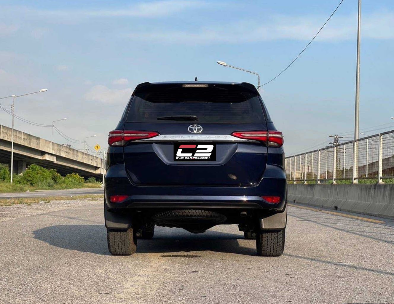 2021 TOYOTA FORTUNER 2.4 G Lesgender