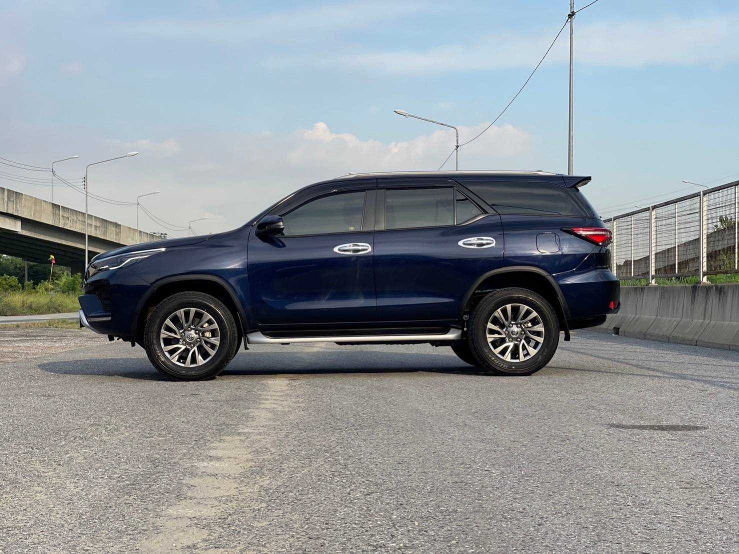 2021 TOYOTA FORTUNER 2.4 G Lesgender