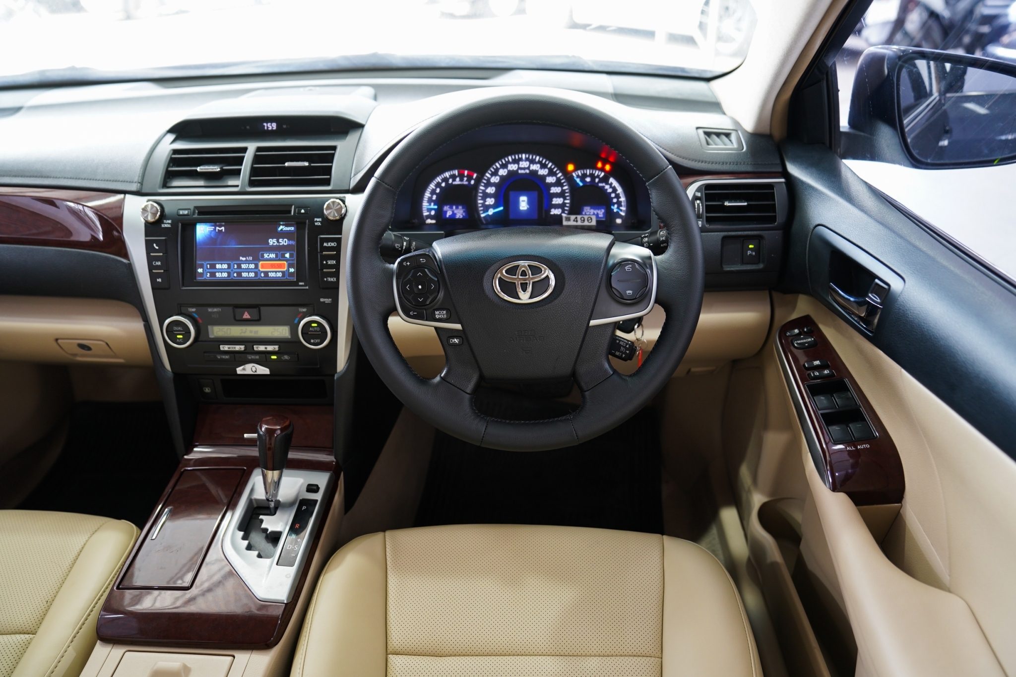 TOYOTA CAMRY 2.5 G AT