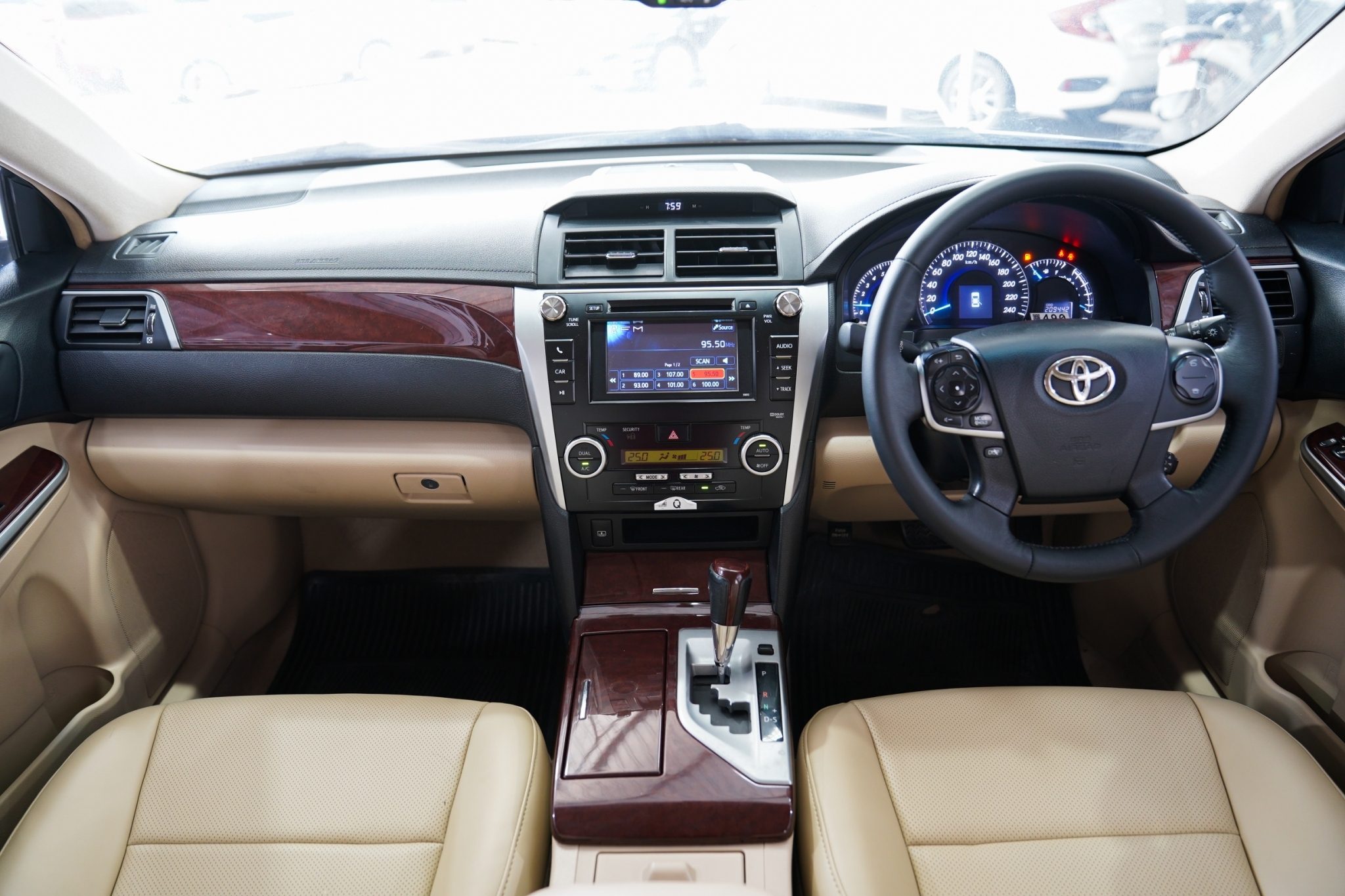 TOYOTA CAMRY 2.5 G AT