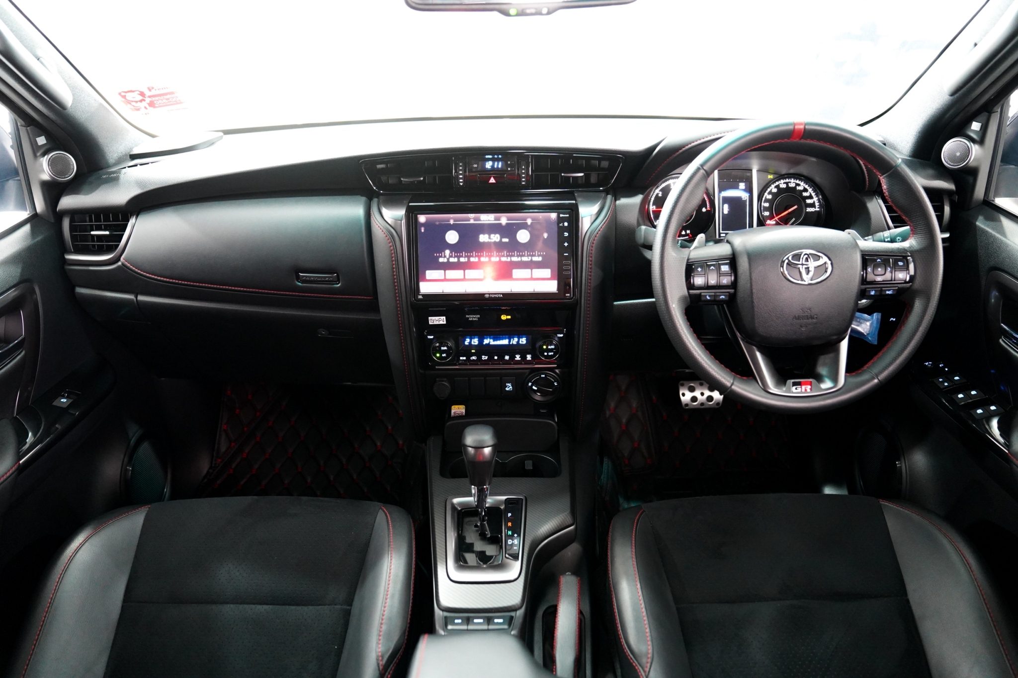 2022 TOYOTA FORTUNER 2.8 GR AT