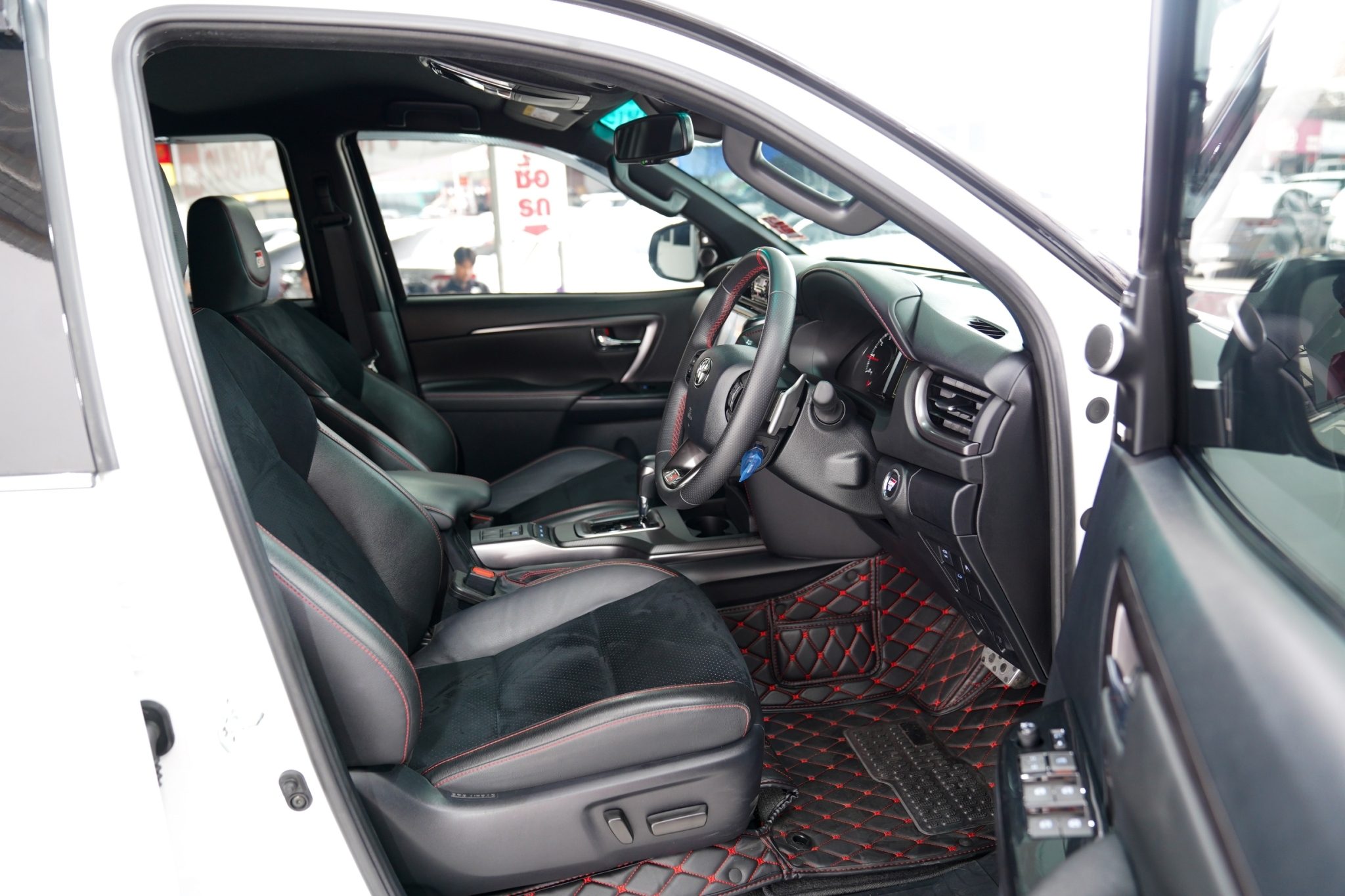 2022 TOYOTA FORTUNER 2.8 GR AT