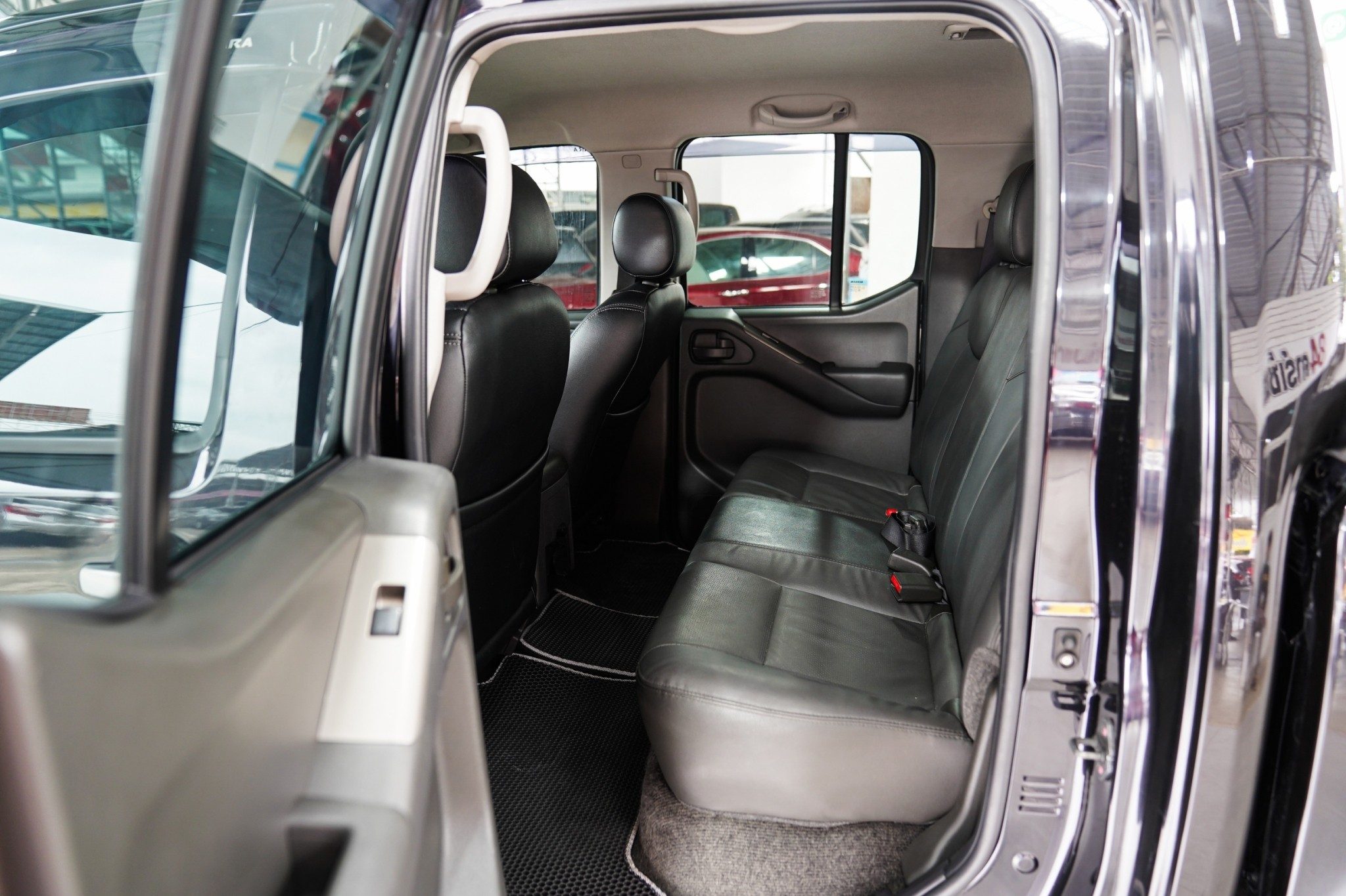 2012 NISSAN NAVARA DOUBLE CAB 2.5 LE GRAND TITANIUM MT