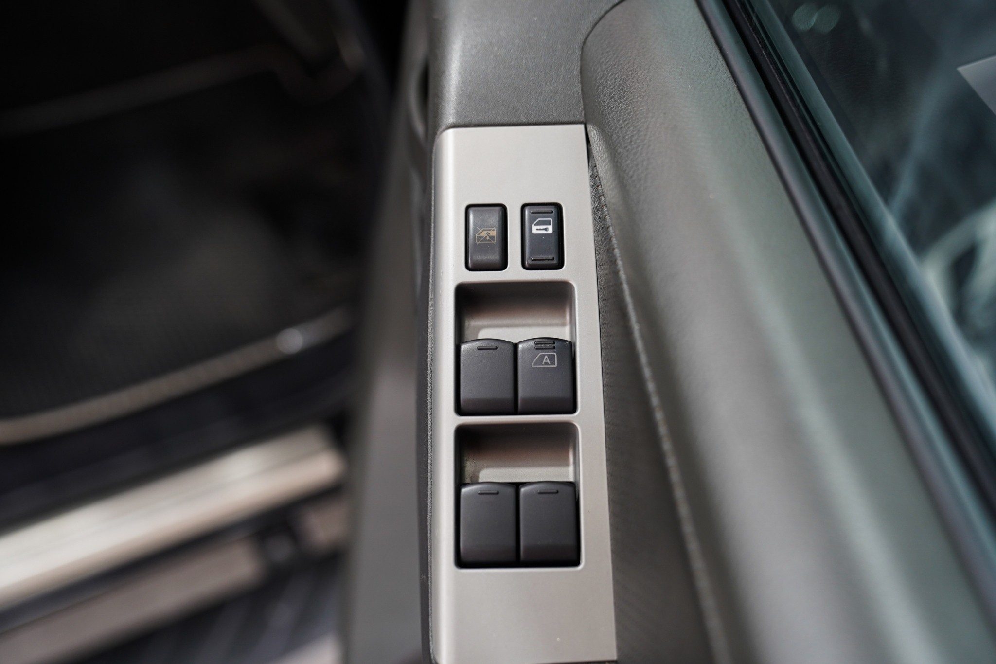 2012 NISSAN NAVARA DOUBLE CAB 2.5 LE GRAND TITANIUM MT