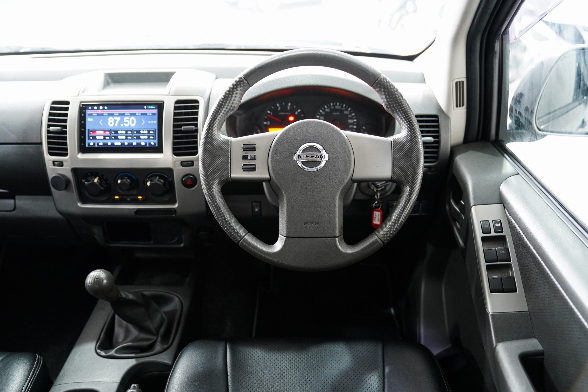 2012 NISSAN NAVARA DOUBLE CAB 2.5 LE GRAND TITANIUM MT