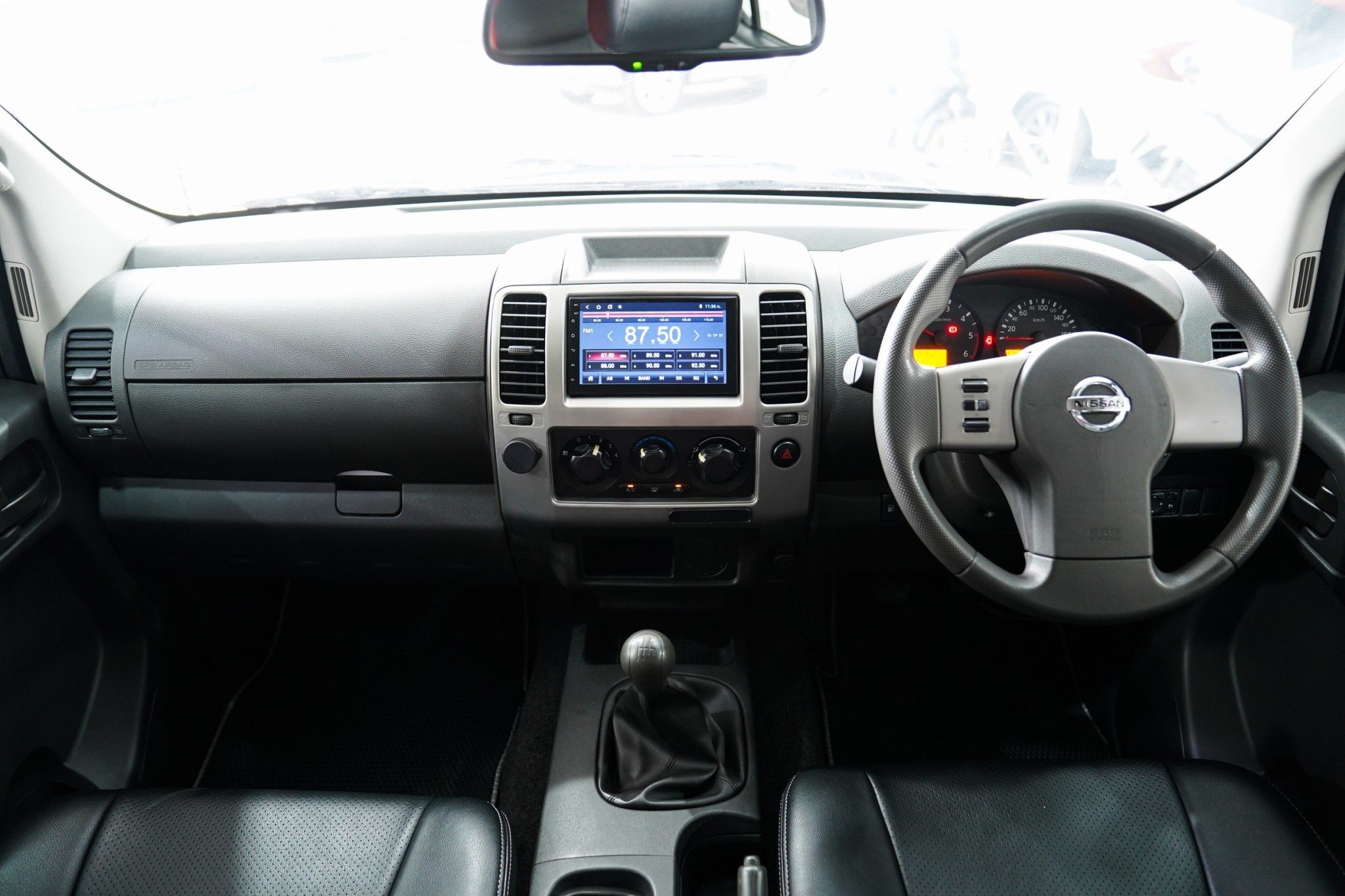 2012 NISSAN NAVARA DOUBLE CAB 2.5 LE GRAND TITANIUM MT