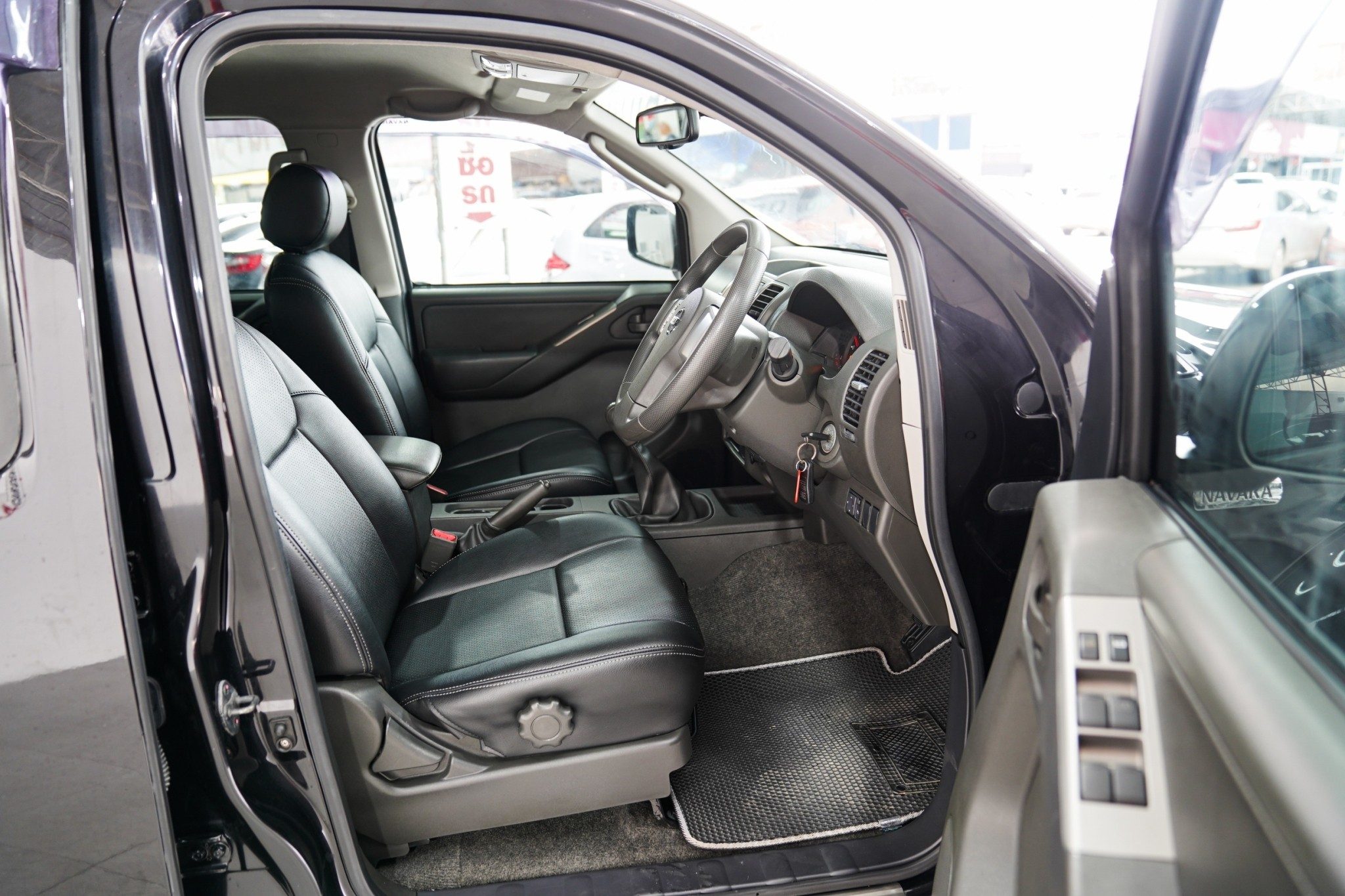 2012 NISSAN NAVARA DOUBLE CAB 2.5 LE GRAND TITANIUM MT