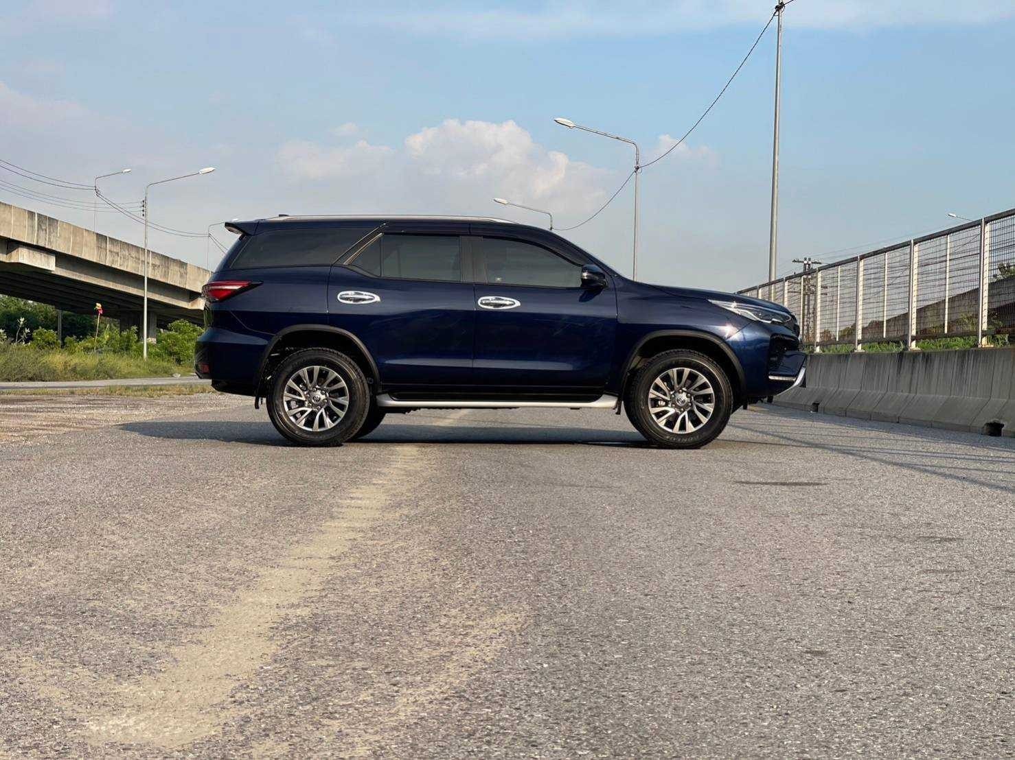 2021 TOYOTA FORTUNER 2.4 G Lesgender