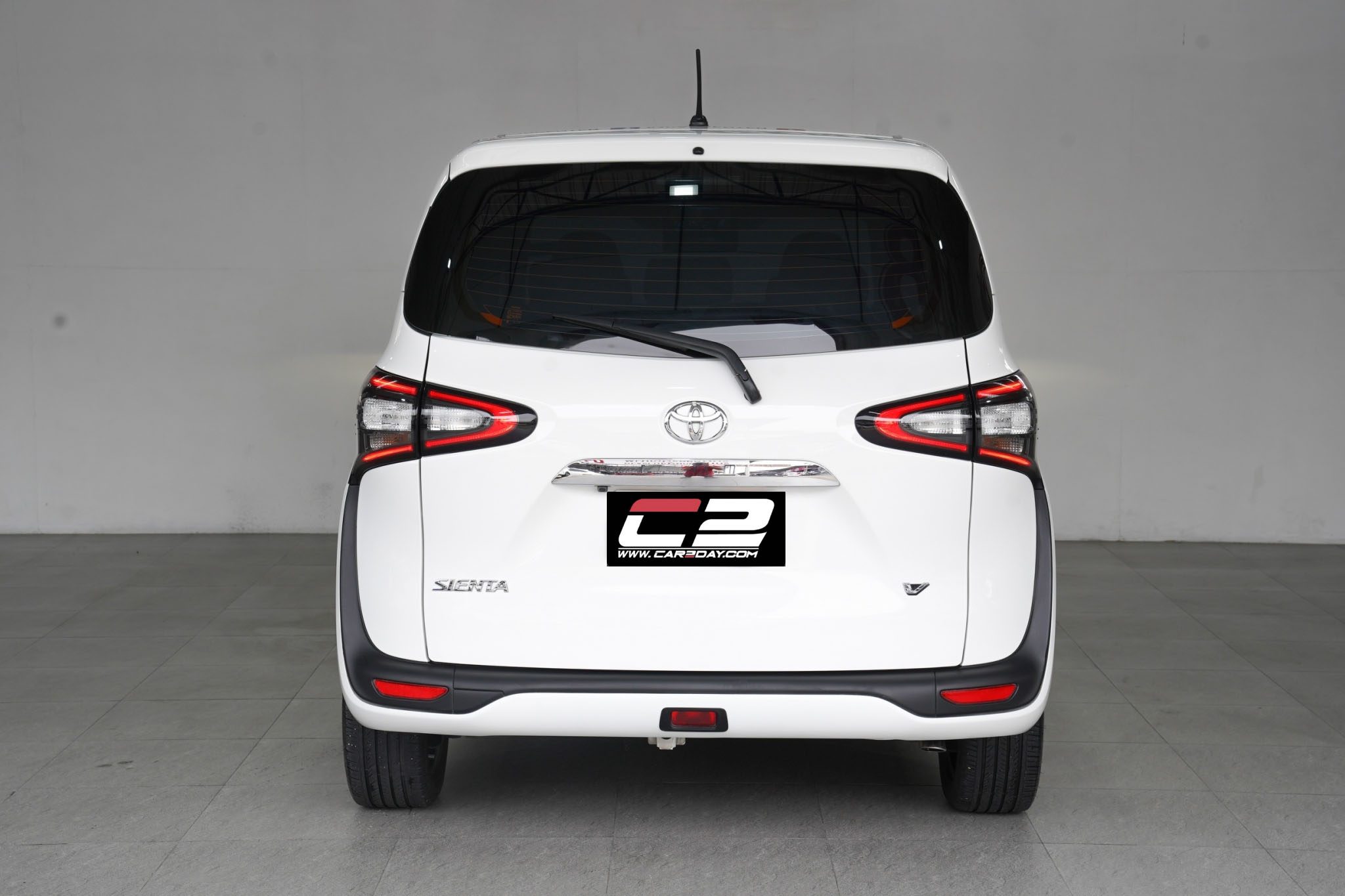2017 TOYOTA SIENTA 1.5 V AT