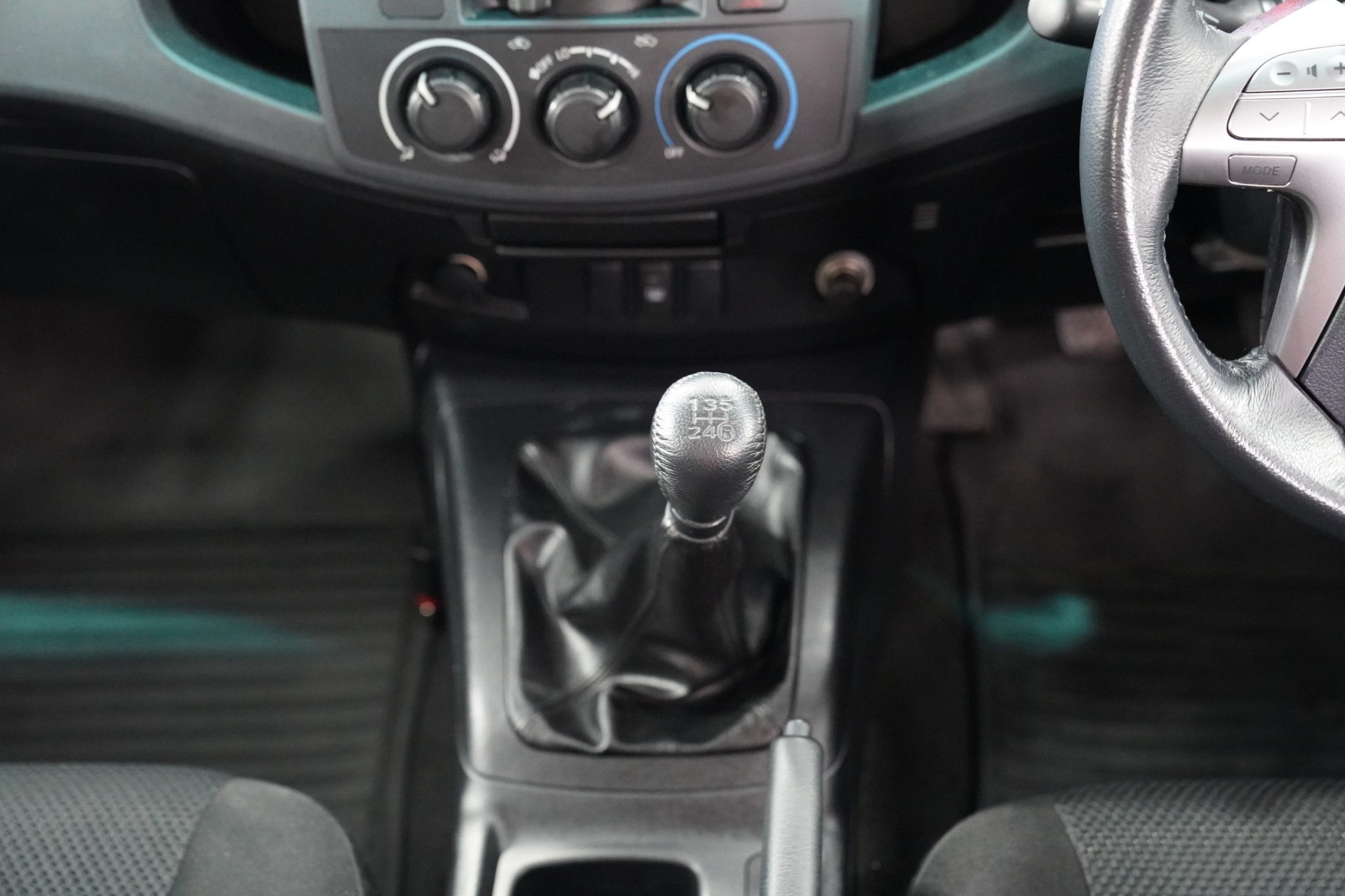 2014 TOYOTA HILUX VIGO 2.5 E MT