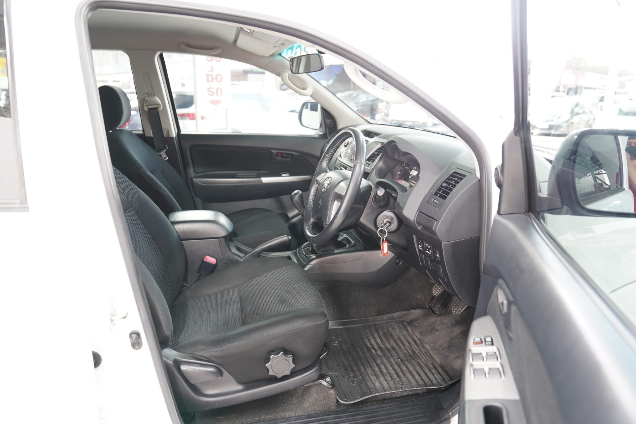 2014 TOYOTA HILUX VIGO 2.5 E MT
