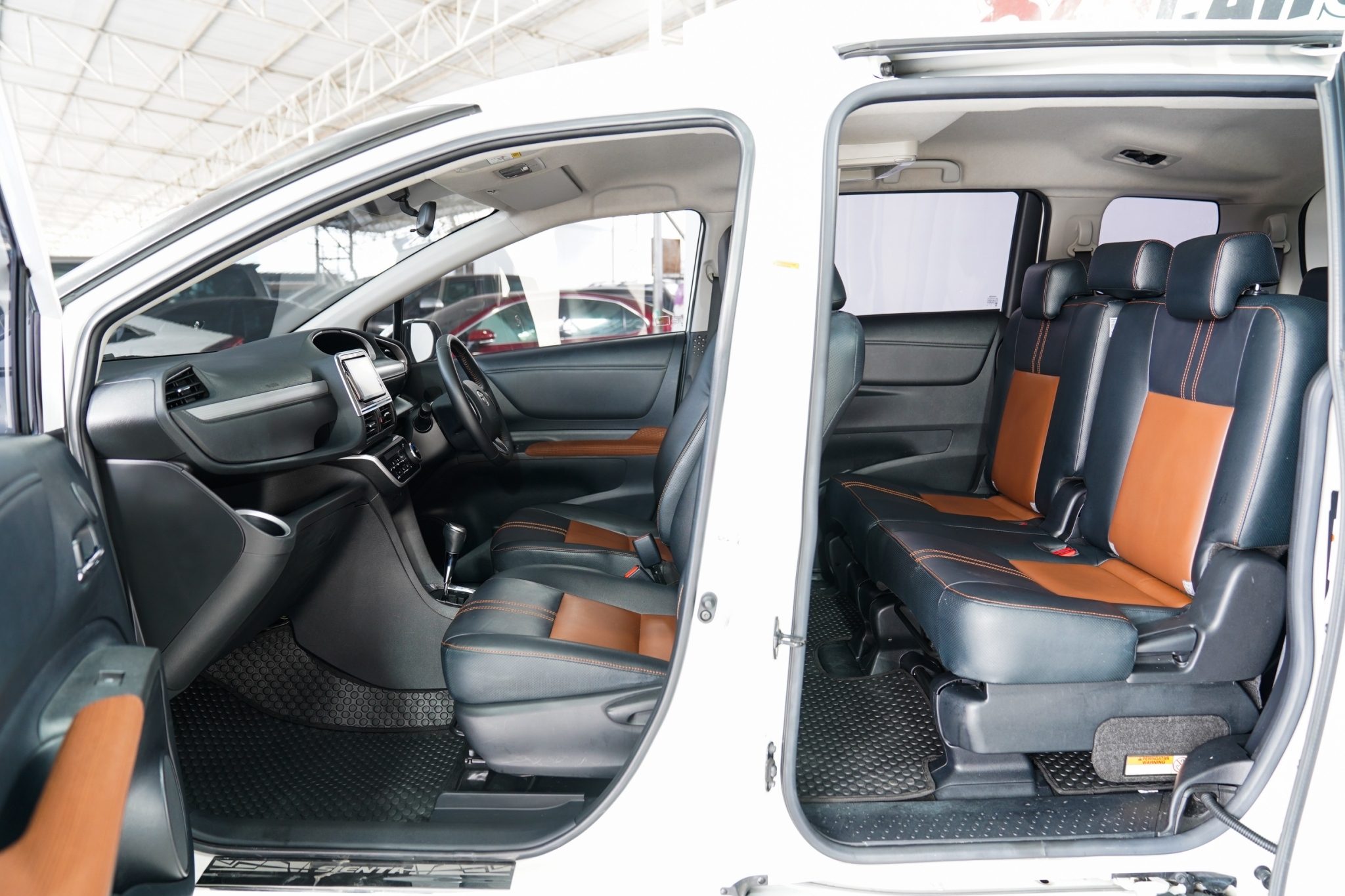 2017 TOYOTA SIENTA 1.5 V AT
