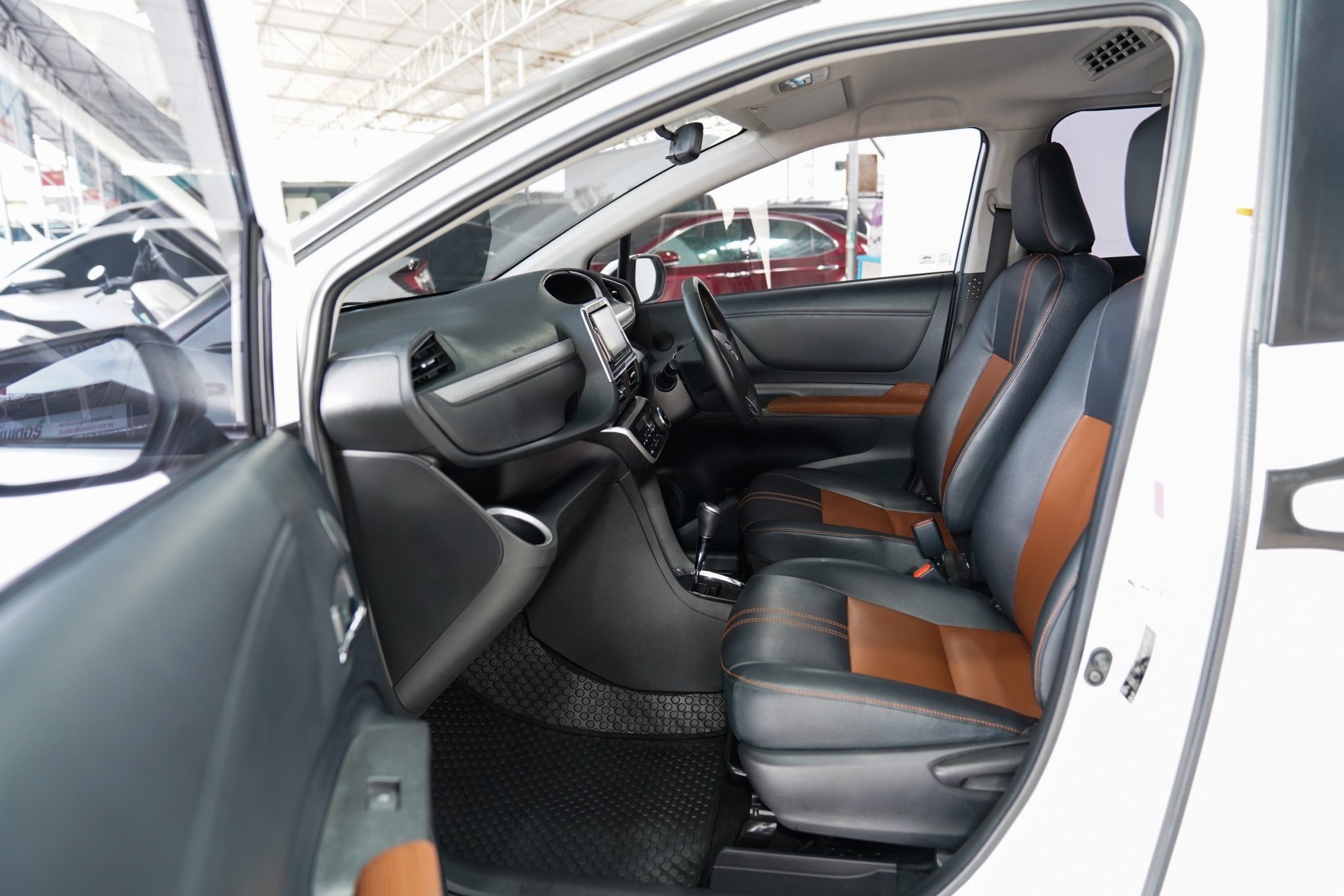 2017 TOYOTA SIENTA 1.5 V AT