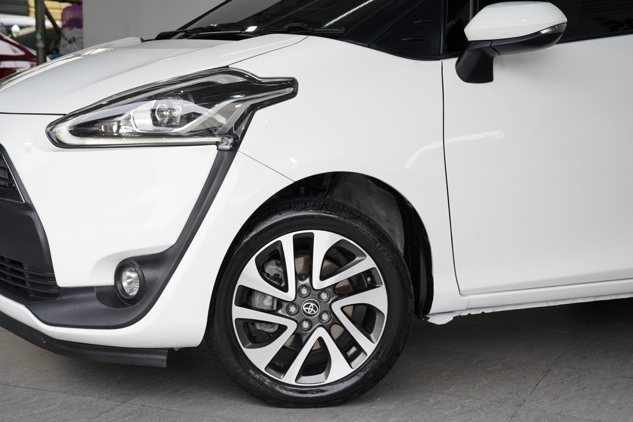 2017 TOYOTA SIENTA 1.5 V AT
