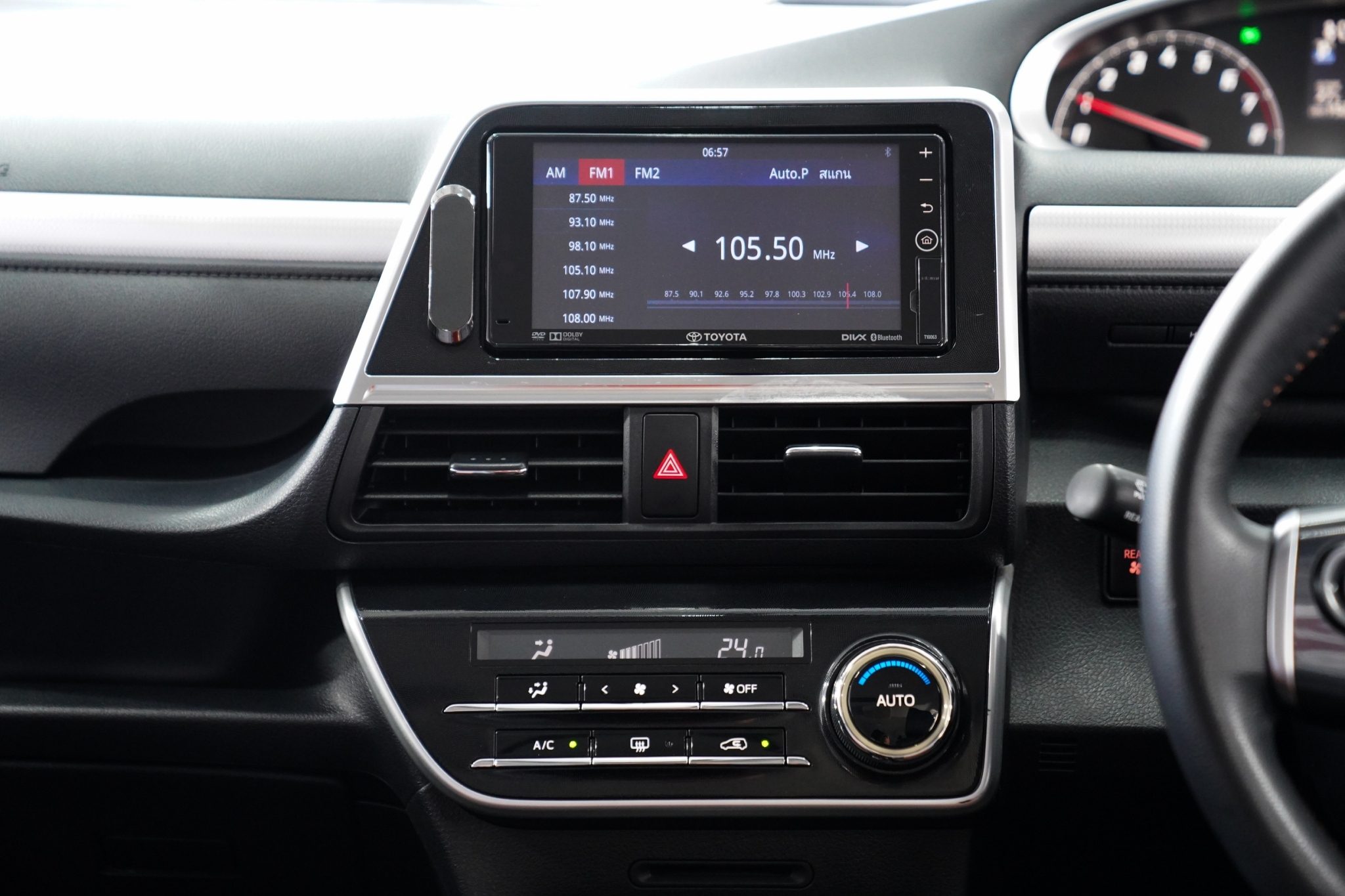 2017 TOYOTA SIENTA 1.5 V AT