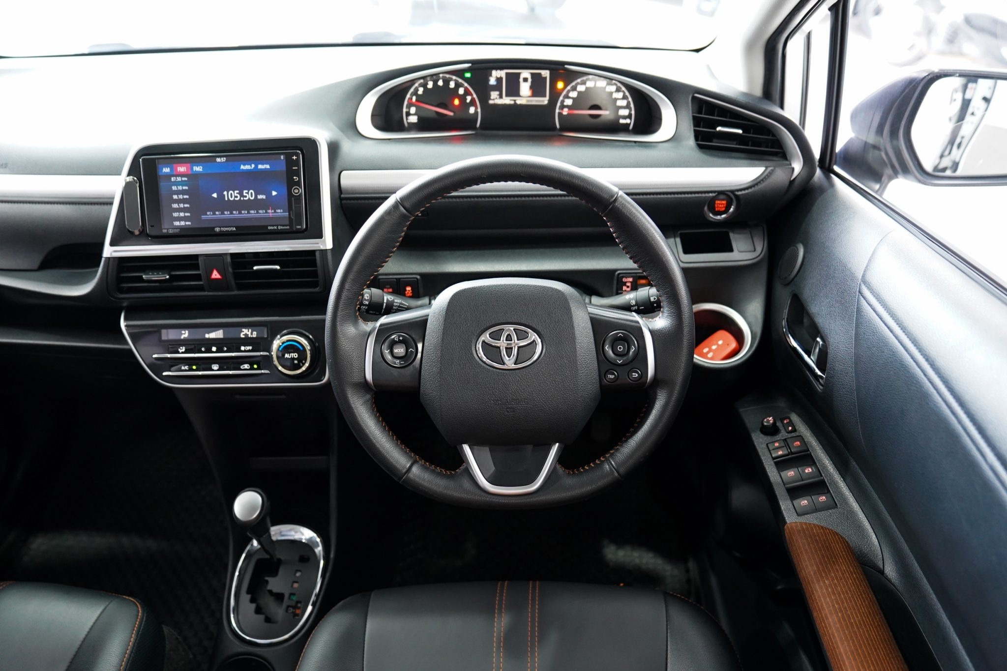 2017 TOYOTA SIENTA 1.5 V AT