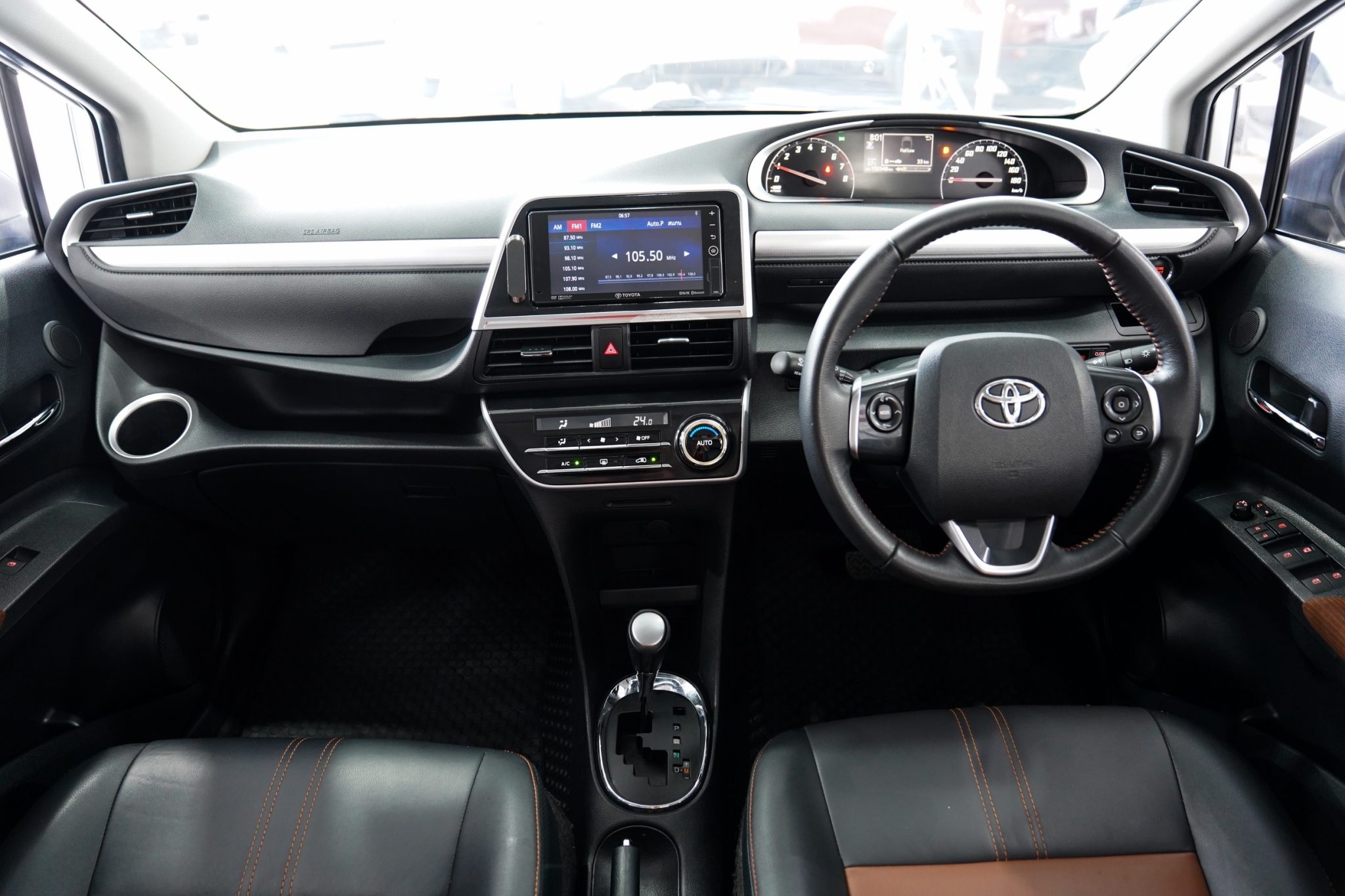 2017 TOYOTA SIENTA 1.5 V AT