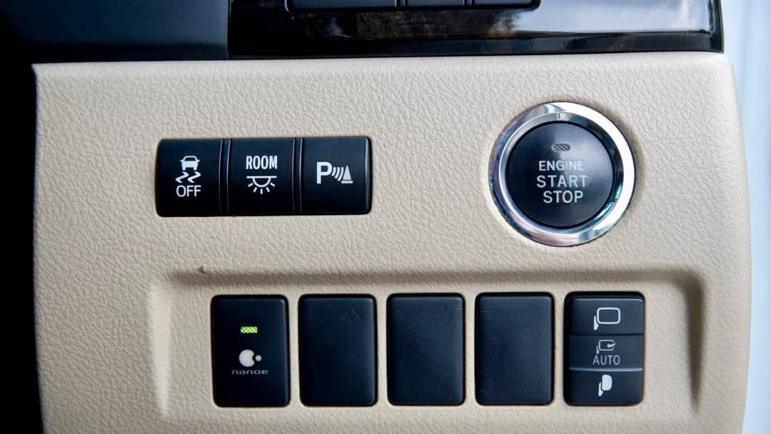 2012 Toyota Alphard 2.4V