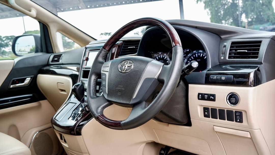 2012 Toyota Alphard 2.4V