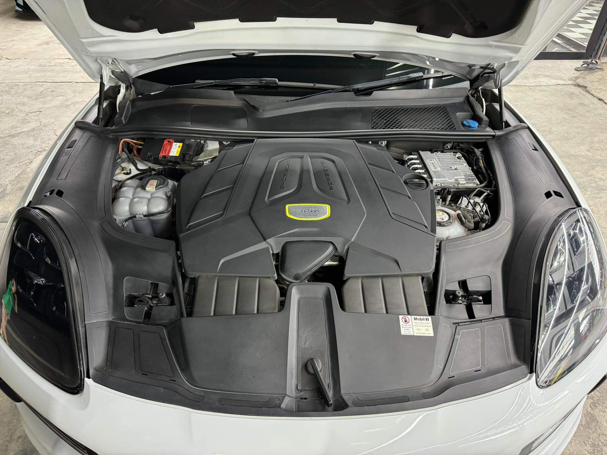 2021 PORSCHE Cayenne Coupe