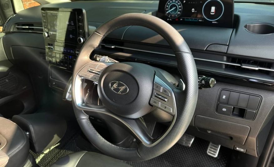 2022 Hyundai Staria Premium