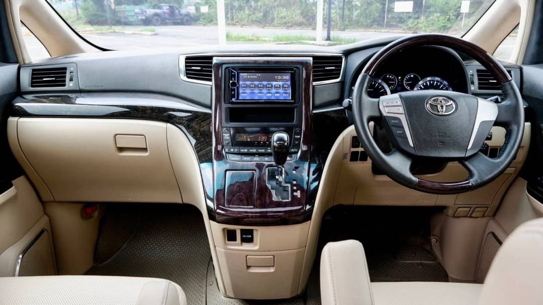 2012 Toyota Alphard 2.4V