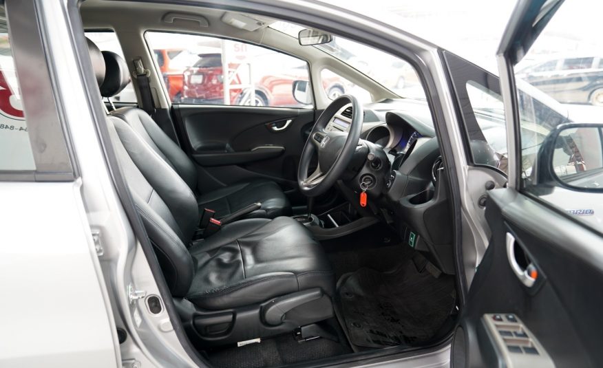 2013 HONDA JAZZ 1.3 HYBRID AT