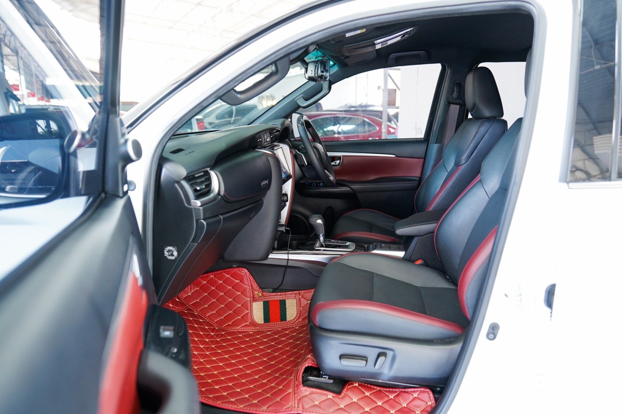 2012 TOYOTA FORTUNER 2.8 LEGENDER AT