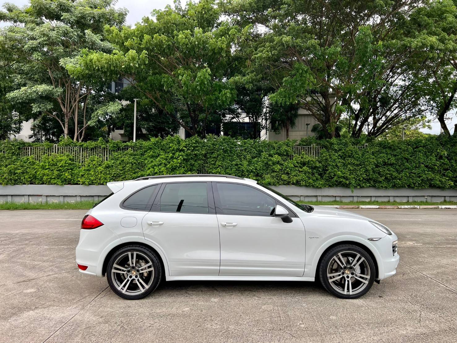2013 Porsche Cayenne S hybrid