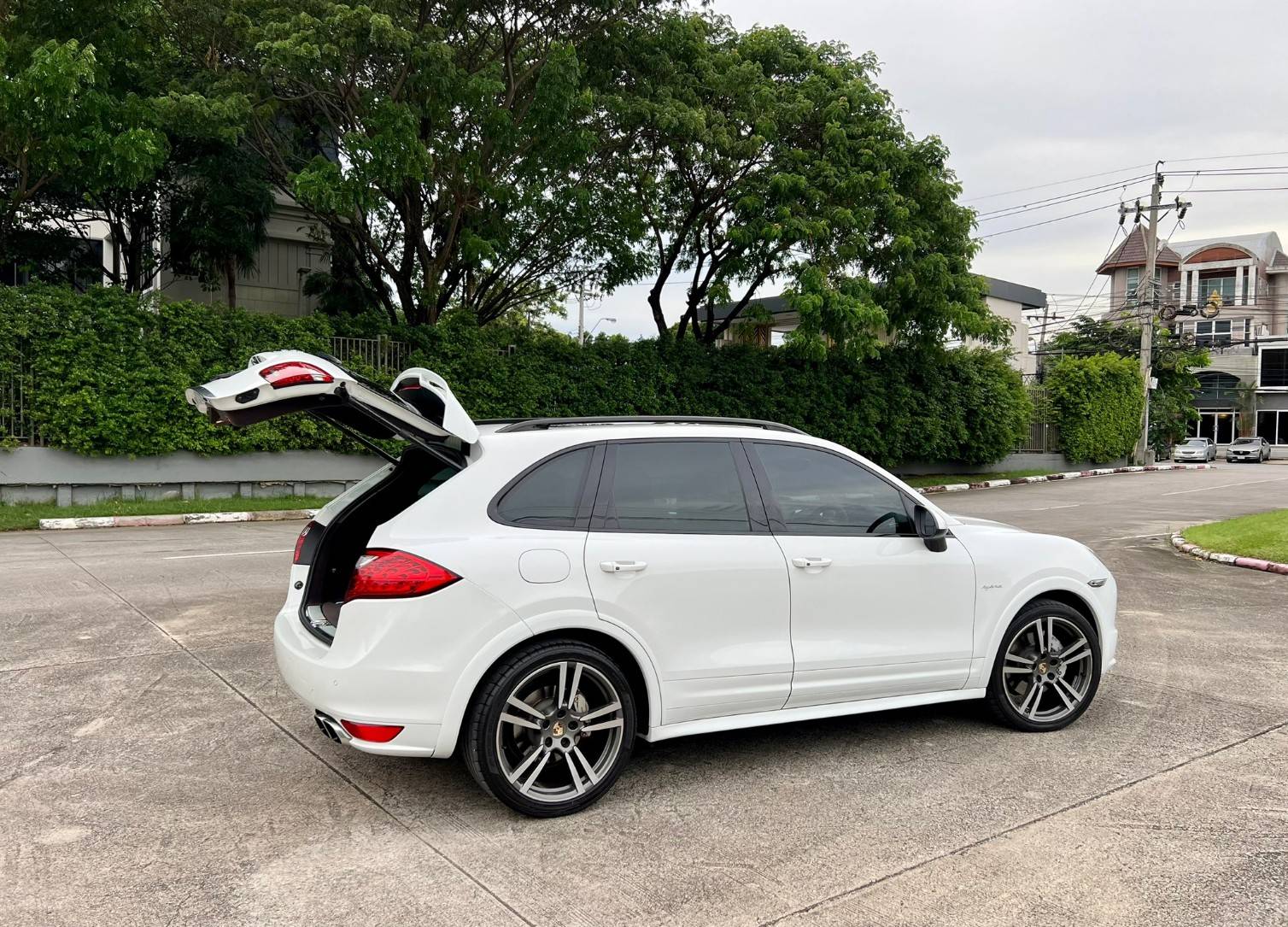 2013 Porsche Cayenne S hybrid