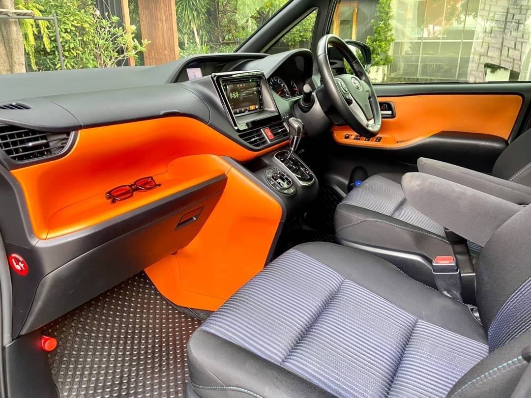 2016 Toyota Voxy 2.0ZS
