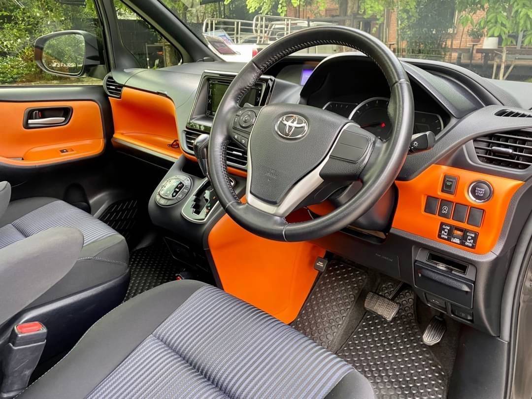 2016 Toyota Voxy 2.0ZS