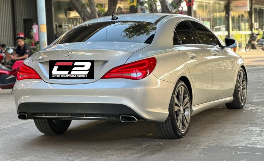 2015 Mercedes Benz CLA200