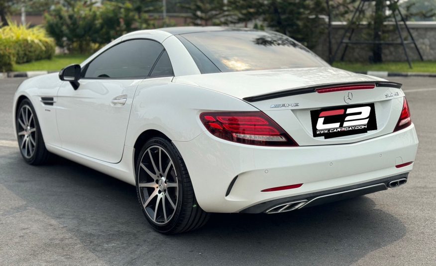 2017 Mercedes-BENZ AMG SLC43