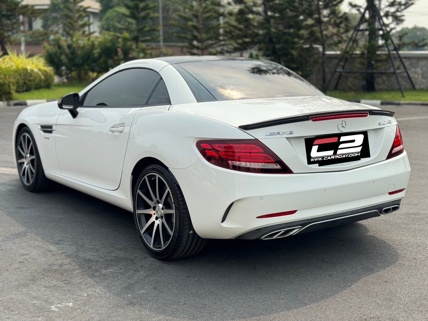 2017 Mercedes-BENZ AMG SLC43