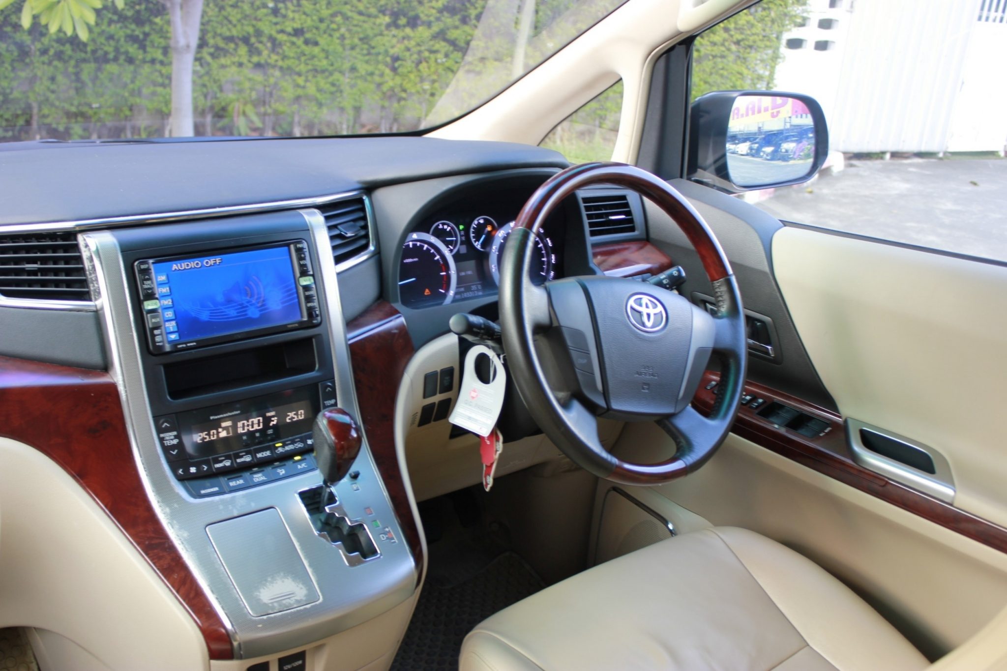 2012 TOYOTA ALPHARD 2.4V
