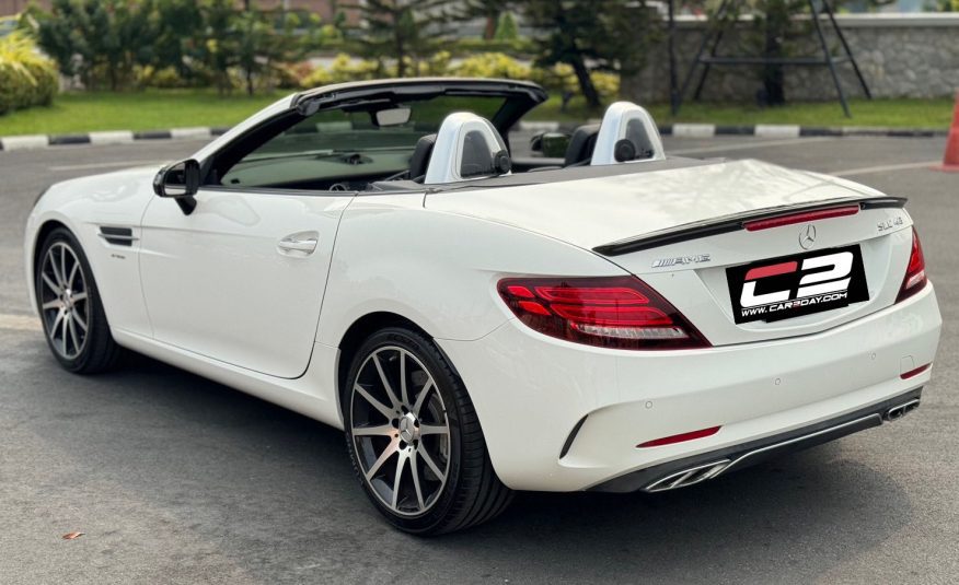 2017 Mercedes-BENZ AMG SLC43