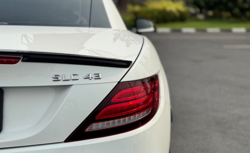 2017 Mercedes-BENZ AMG SLC43