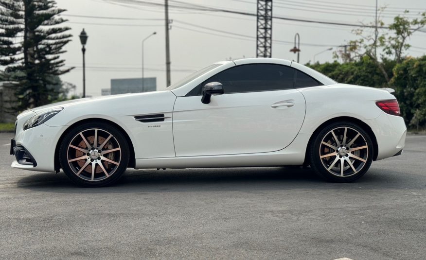 2017 Mercedes-BENZ AMG SLC43