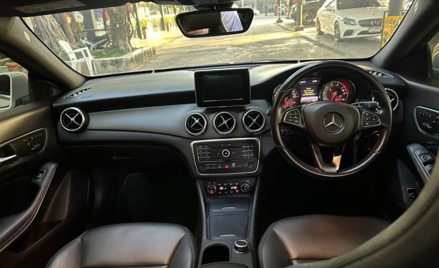 2015 Mercedes Benz CLA200