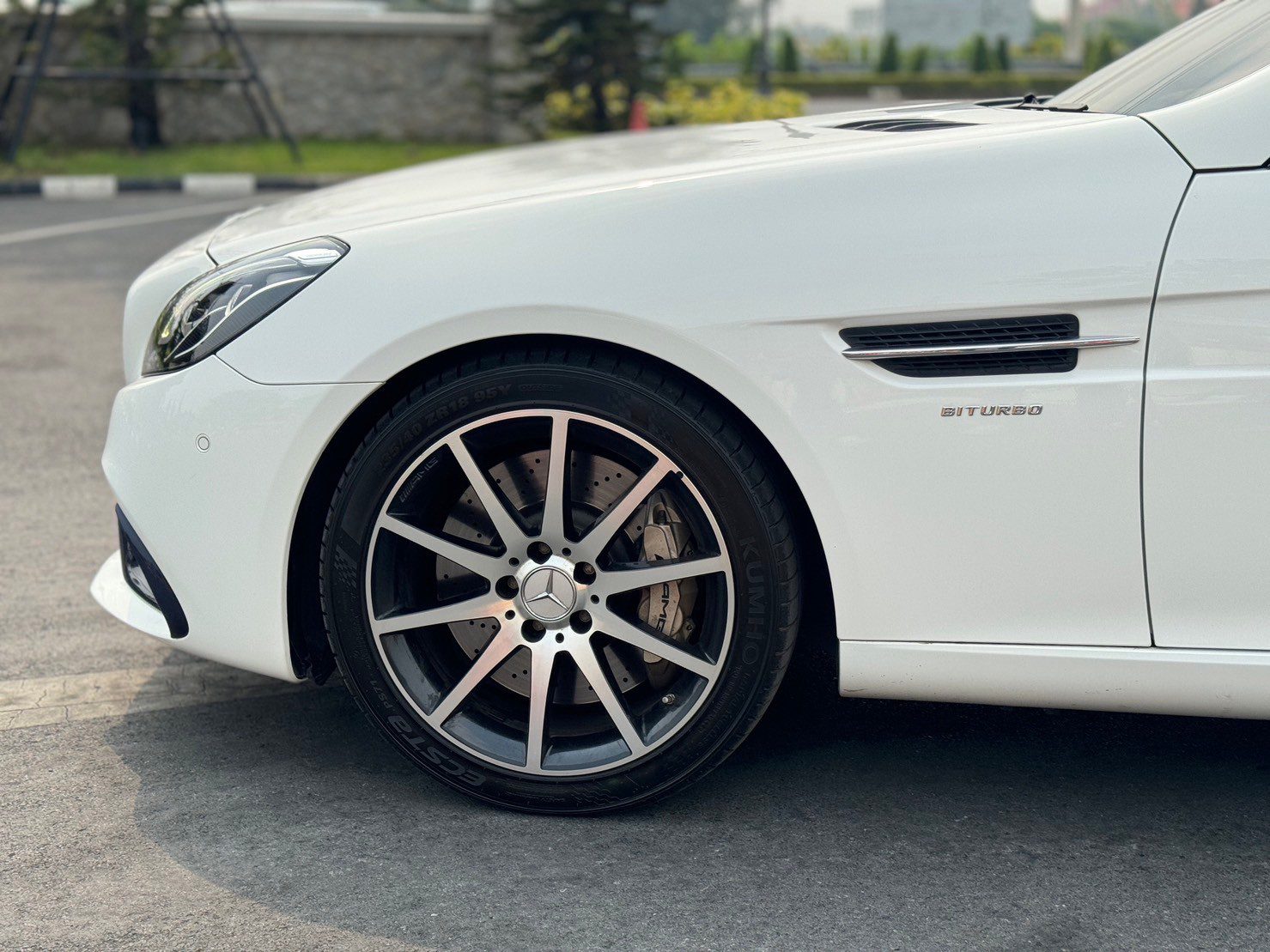 2017 Mercedes-BENZ AMG SLC43