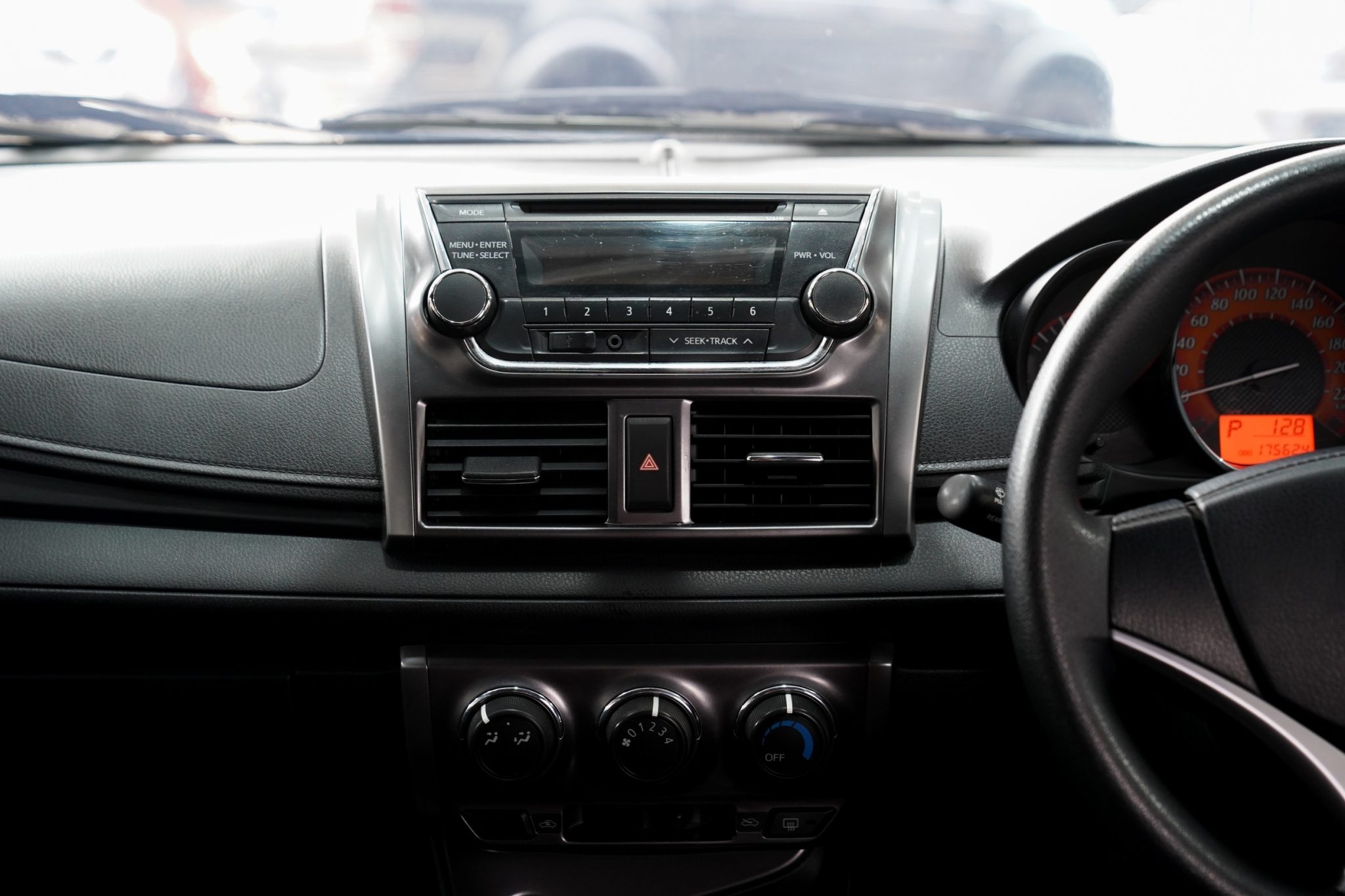 2014 TOYOTA YARIS 1.2 E AT