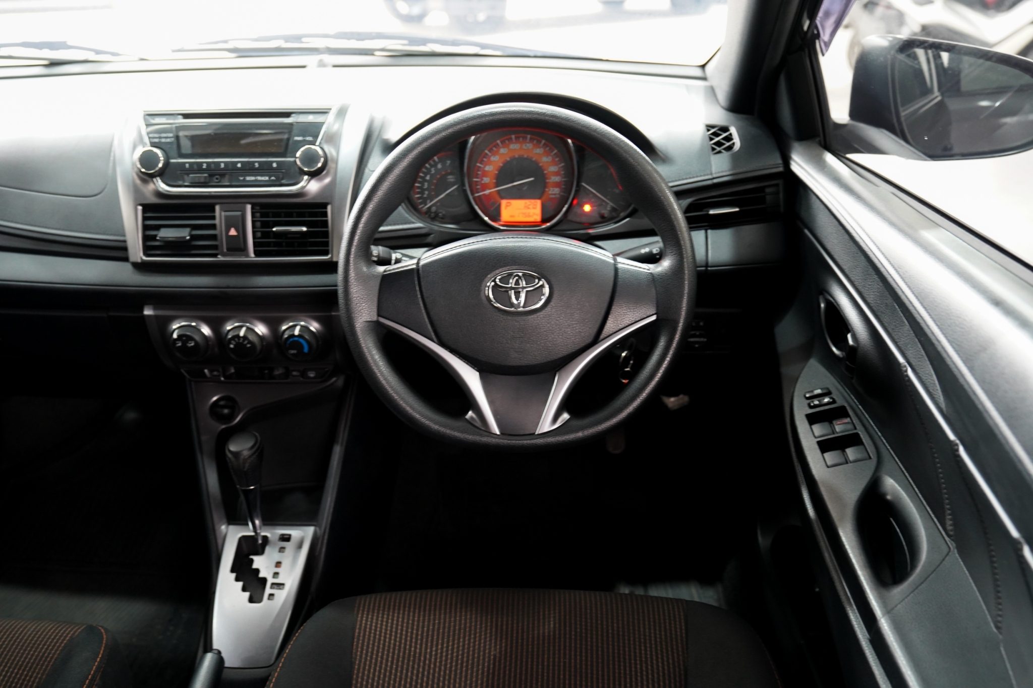 2014 TOYOTA YARIS 1.2 E AT