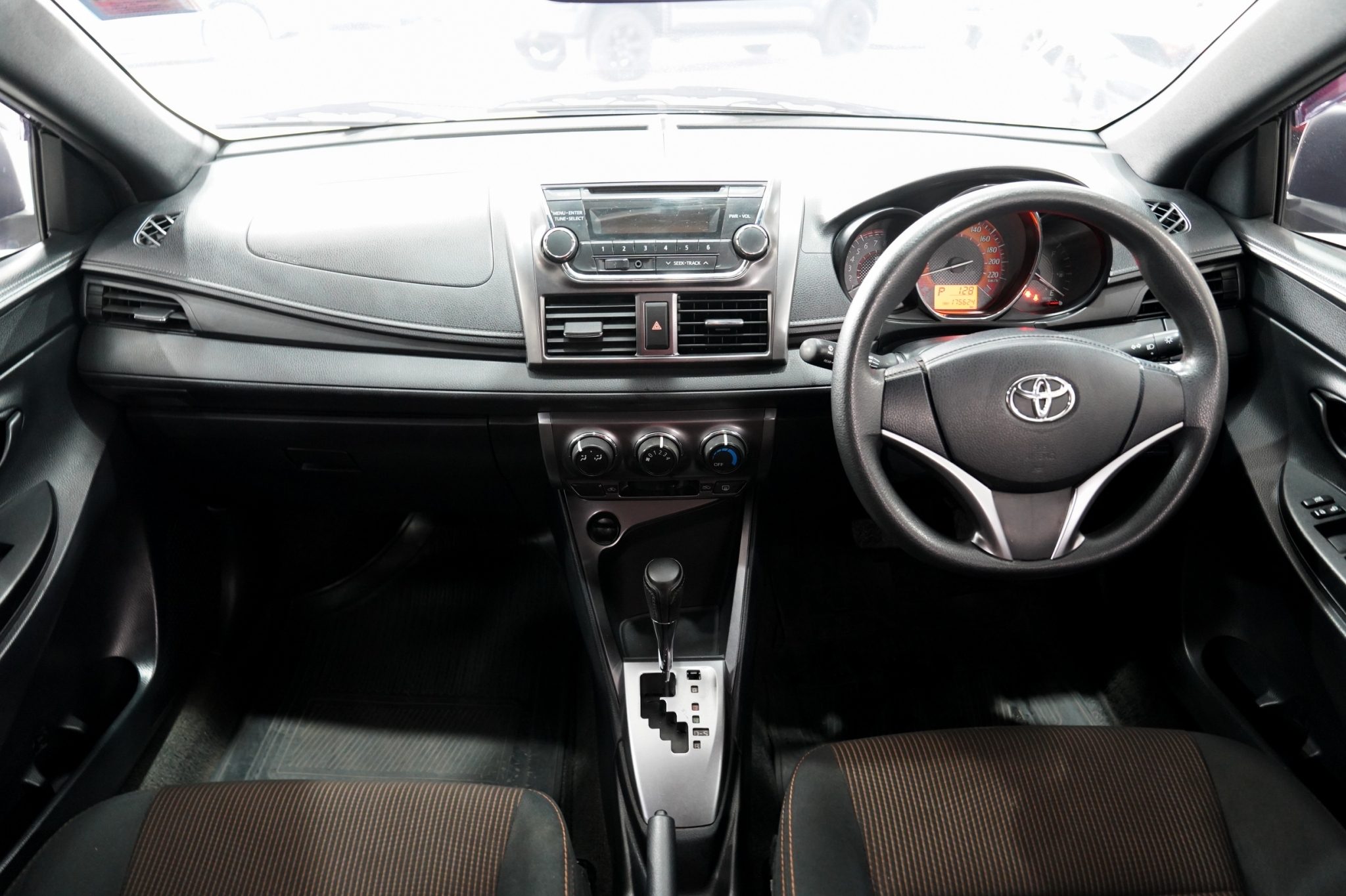 2014 TOYOTA YARIS 1.2 E AT