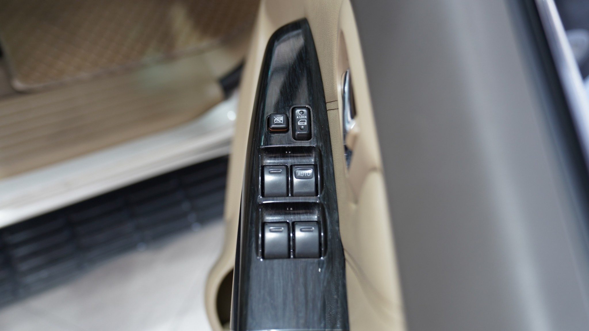 2013 TOYOTA FORTUNER 3.0 V AT