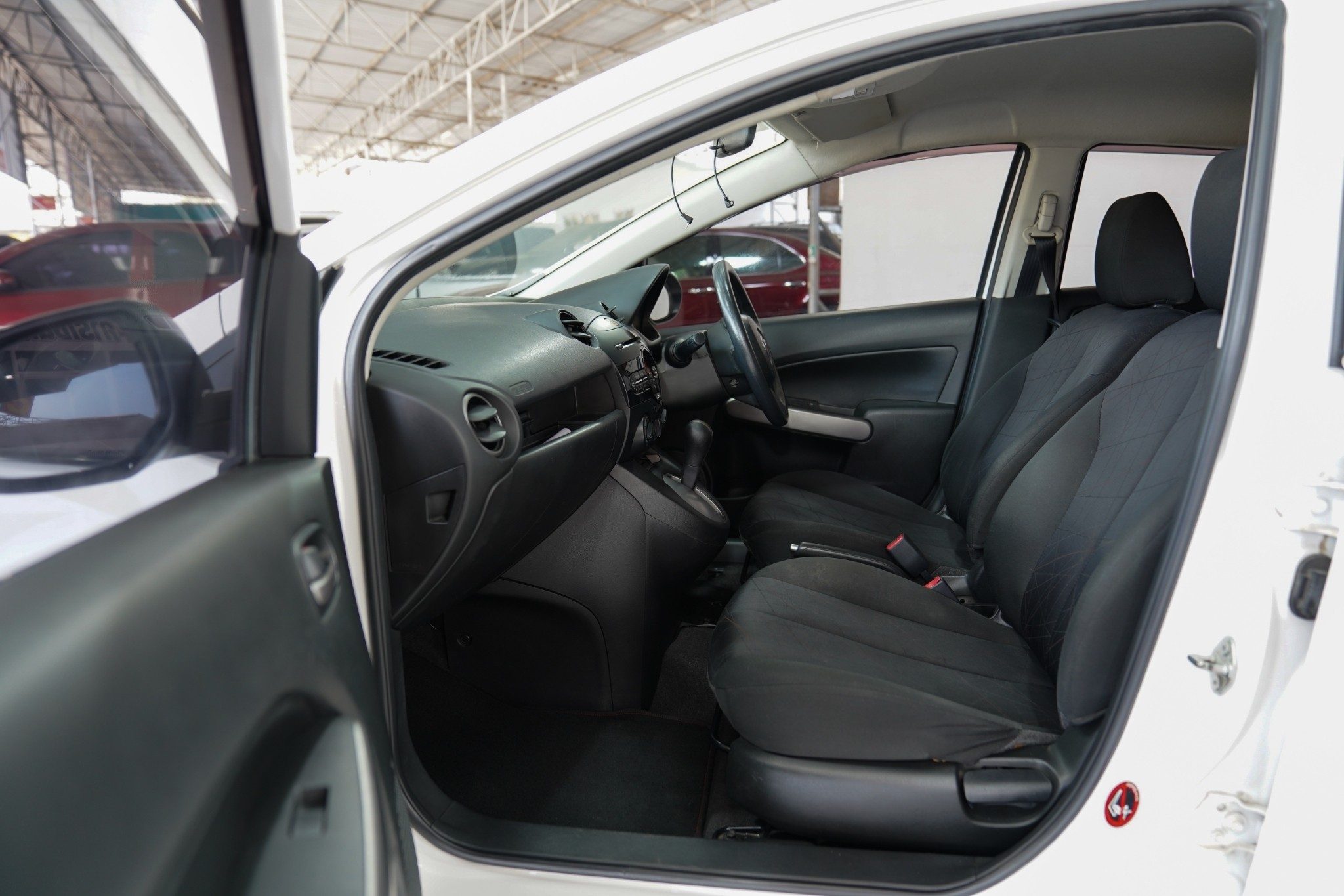 2013 MAZDA MAZDA2 1.5 GROOVE 5