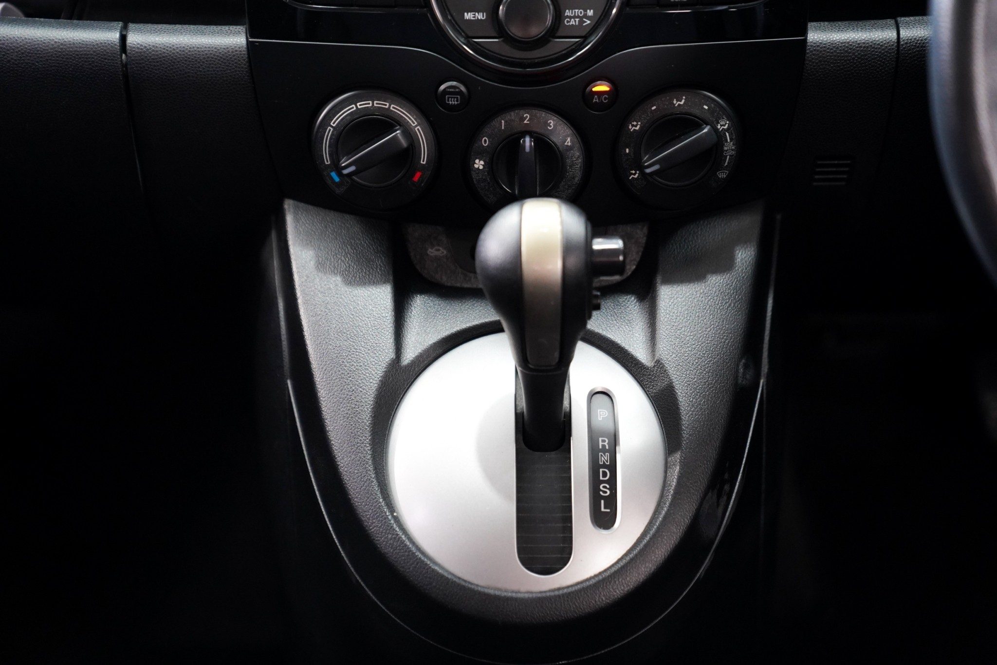 2013 MAZDA MAZDA2 1.5 GROOVE 5