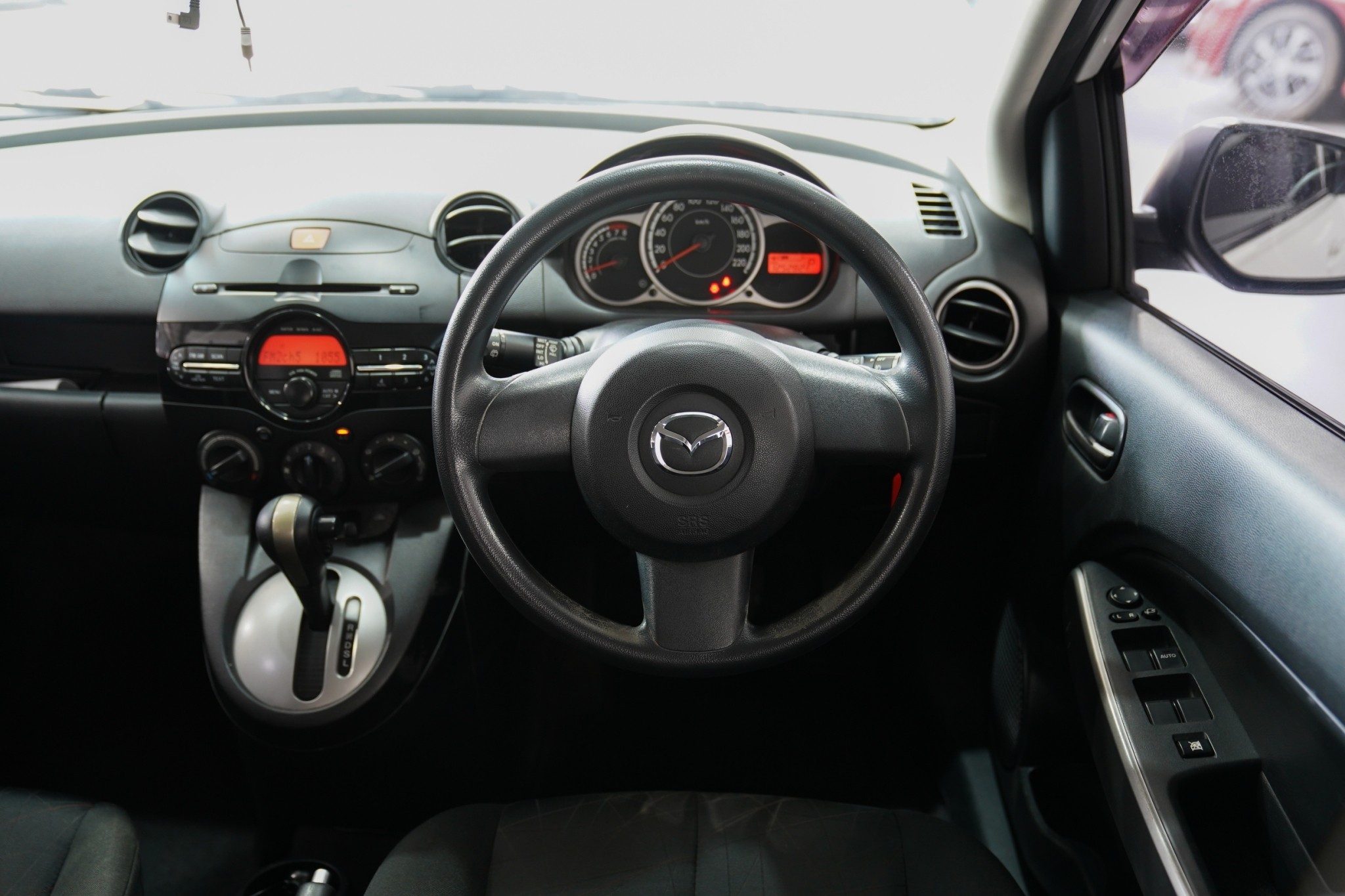 2013 MAZDA MAZDA2 1.5 GROOVE 5